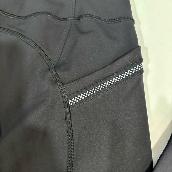 Fabletics Crop - Picture 2 of 7